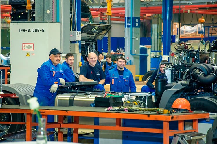 Кремль официально подтвердил: с 1 января 2026 года Россия переходит на шестидневную рабочую неделю